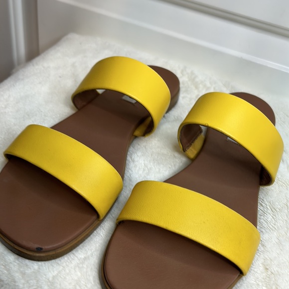 Steve Madden Dual Yellow Sandals - Picture 16 of 16
